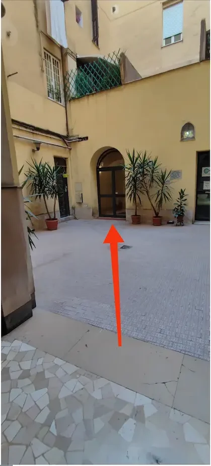 accesso alla scala c dal cortile interno