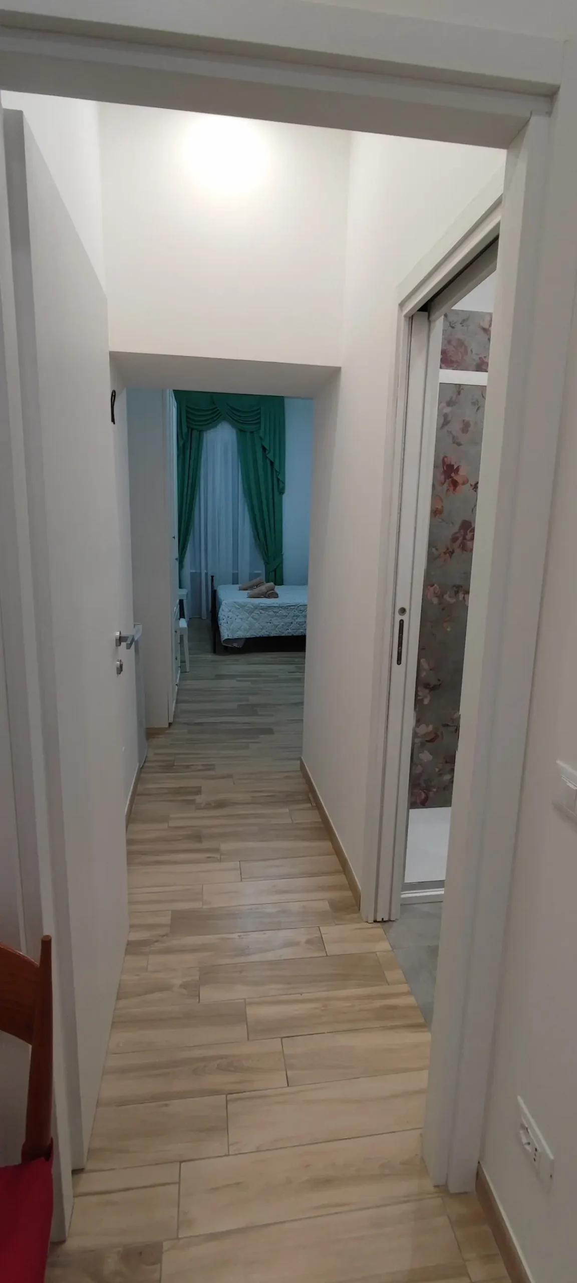 Camere Quadruple per Famiglie Roma camera 2 orchidea ingresso e vista in profondità