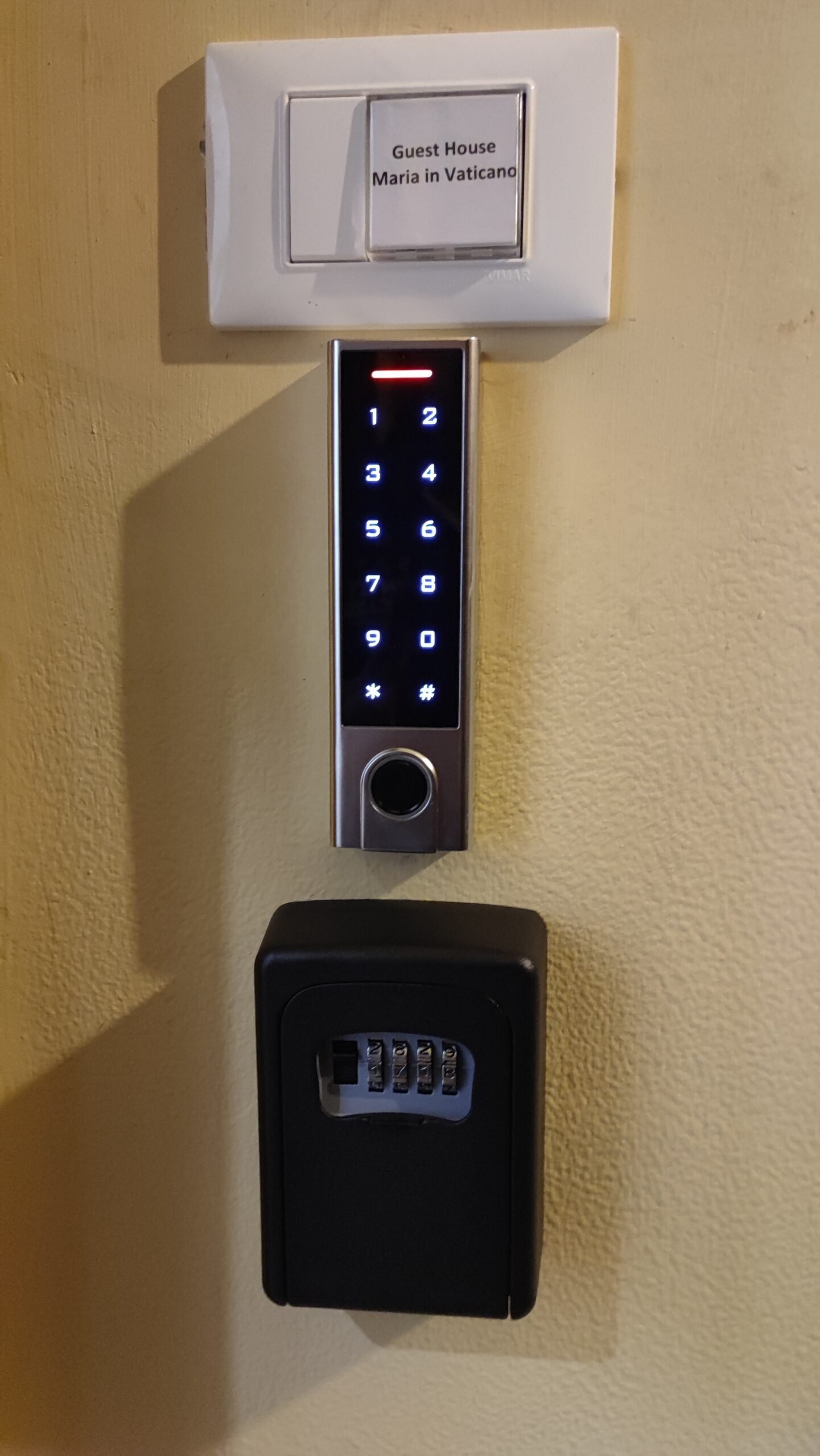 tastierino per l'alpertura della porta della guest house